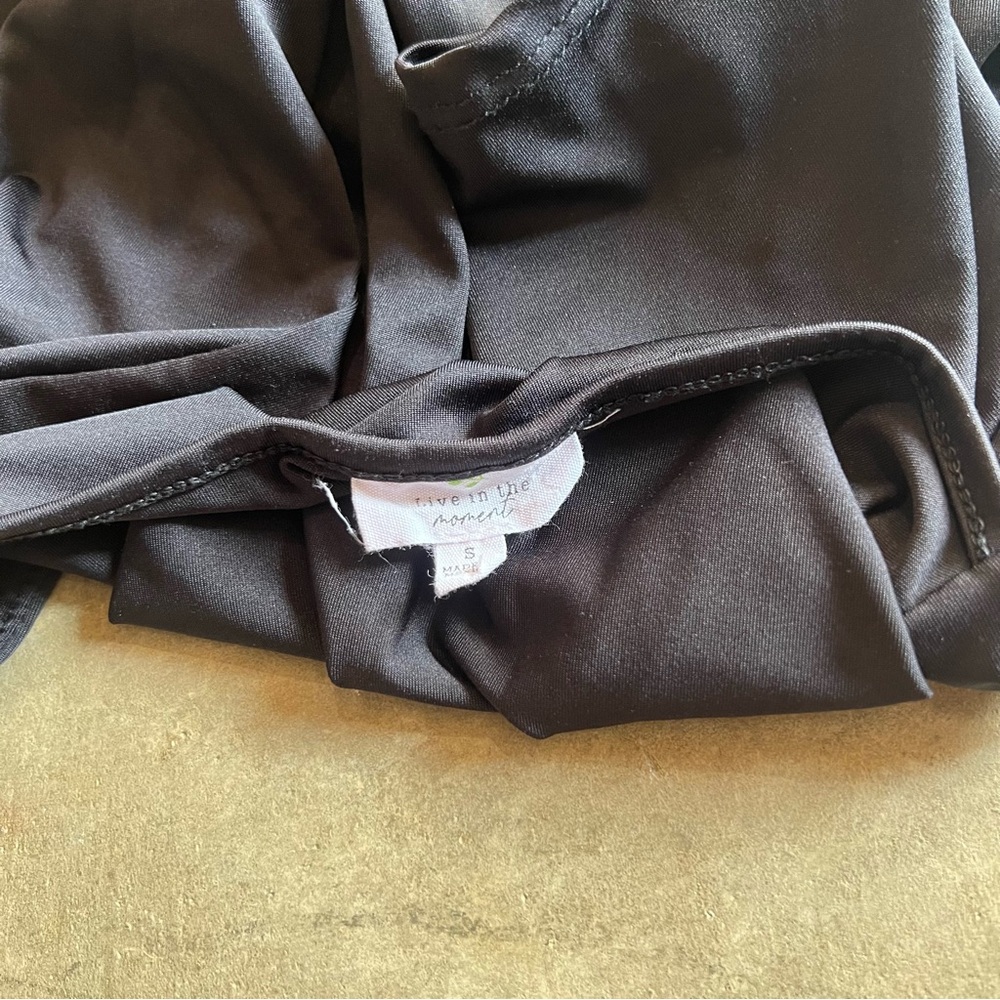 BLACK TEE - Picture 3 of 3